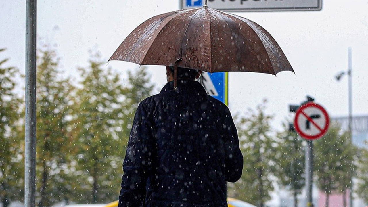 İstanbul'da Hafta Sonu Gök Gürültülü Sağanak Bekleniyor
