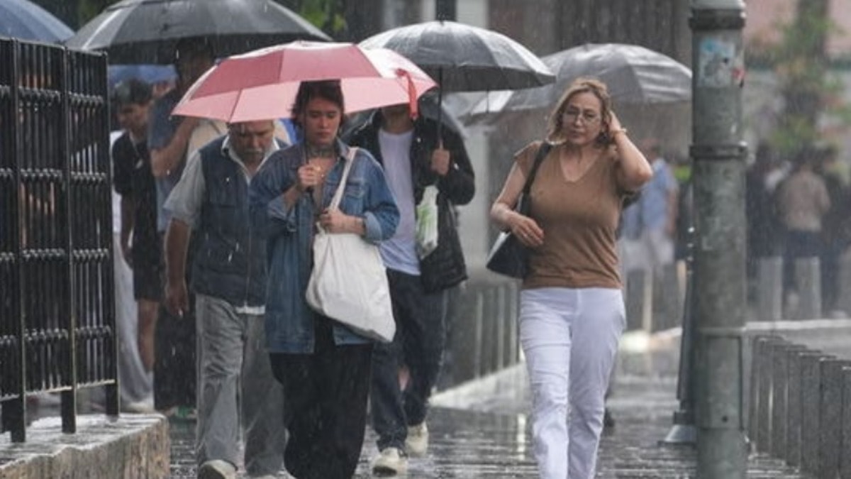 İstanbul'da Hafta Sonu Sağanak ve Serinlik Geliyor
