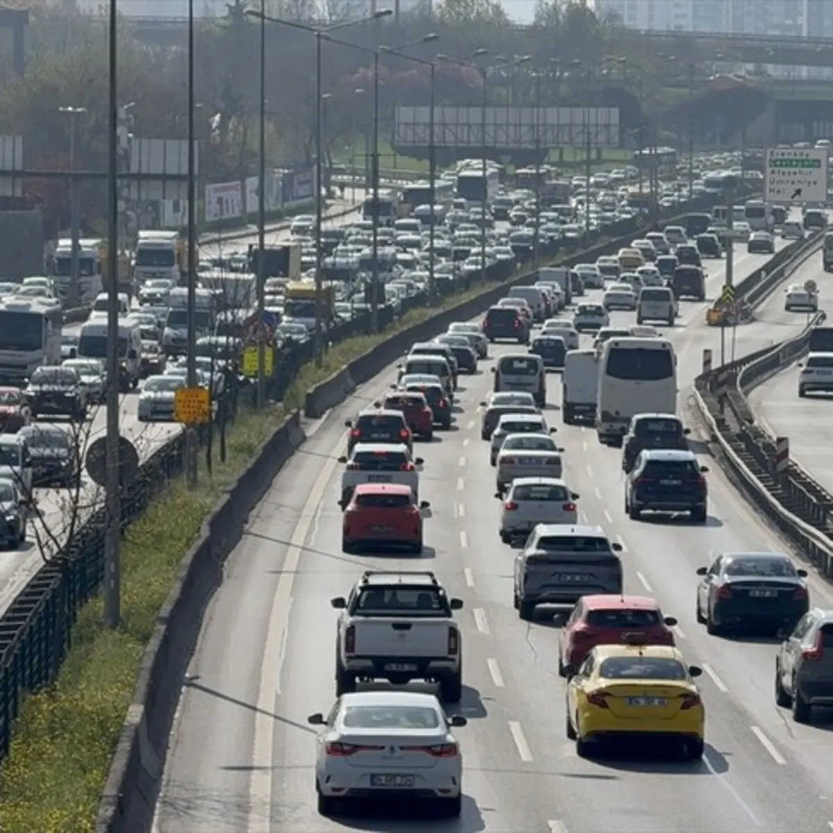 İstanbul'da Haftanın İlk İş Günü Trafik Yoğunluğu