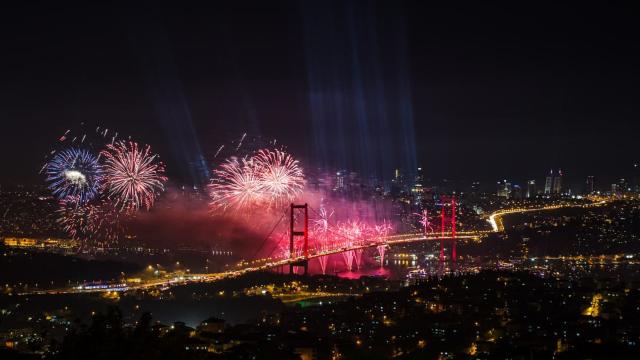 İstanbul'da havai fişek ve meşale kullanımına sınırlama