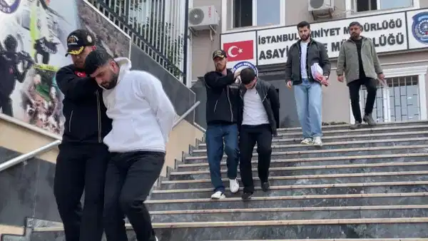 İstanbul'da 'Hayalet Ekran' Hırsızları Suçüstü Yakalandı