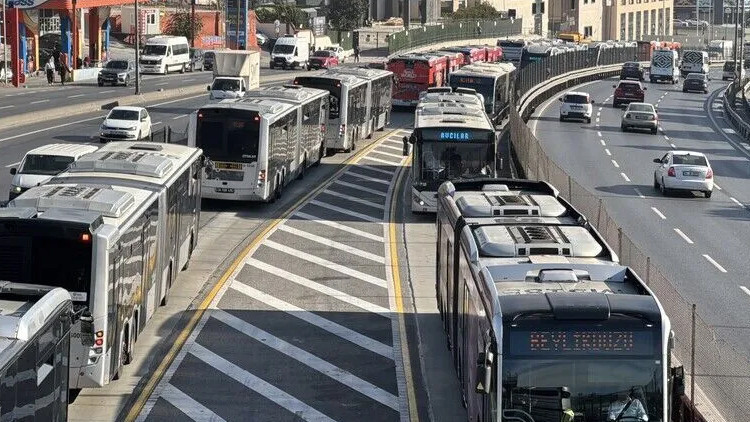 İstanbul'da Metrobüs Seferlerinde 15 Temmuz Düzenlemesi
