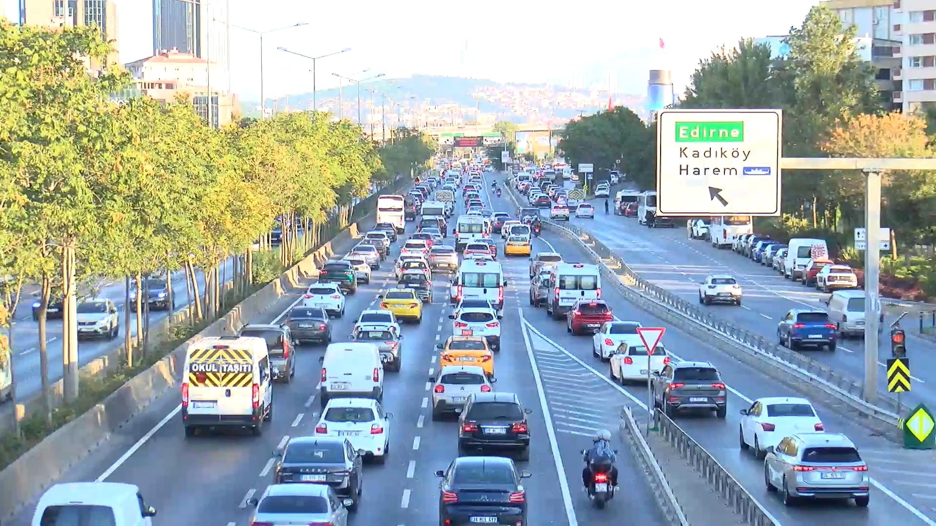 İstanbul'da Okullar Açıldı, Trafik Çilesi Başladı