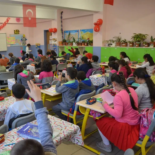 İstanbul'da Okulun İlk Günü Ders Saatleri 10.00-15.00