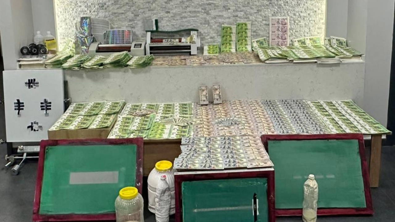 İstanbul'da Sahte Para Operasyonu: 963 Bin 800 Euro Ele Geçirildi