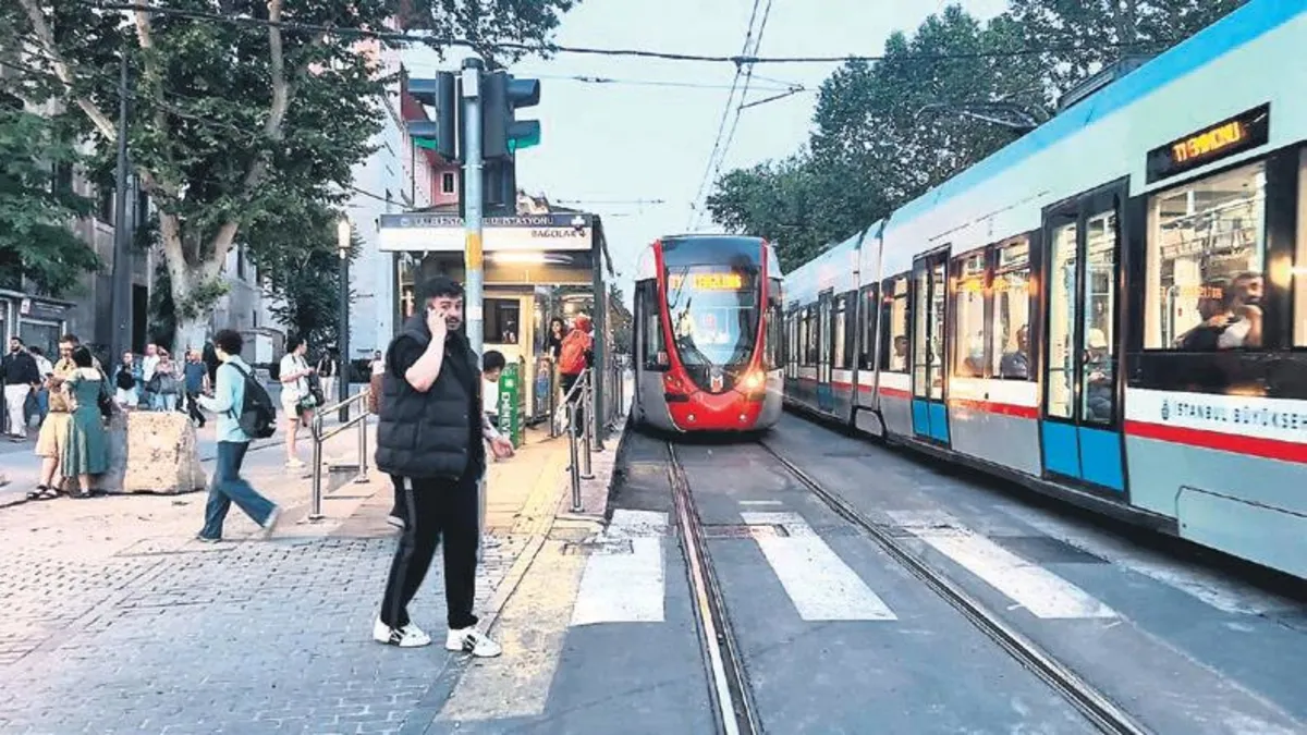 İstanbul'da tramvay altında kalan çocuk hayatını kaybetti