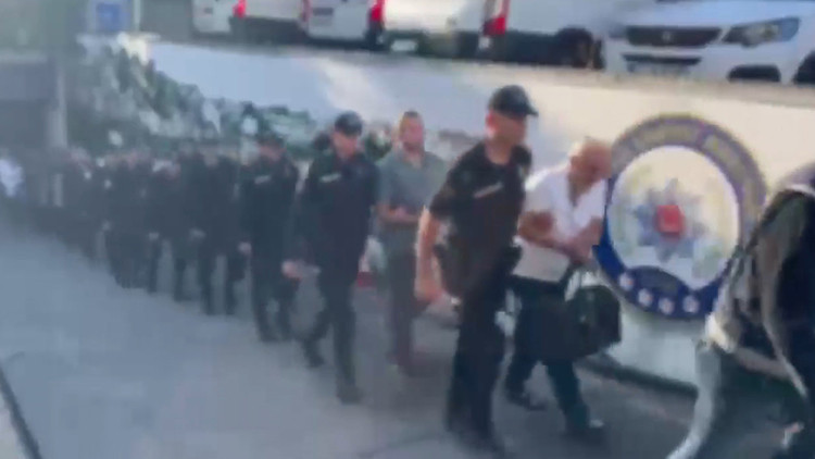 İstanbul'da vatandaşlık operasyonu: 33 tutuklama