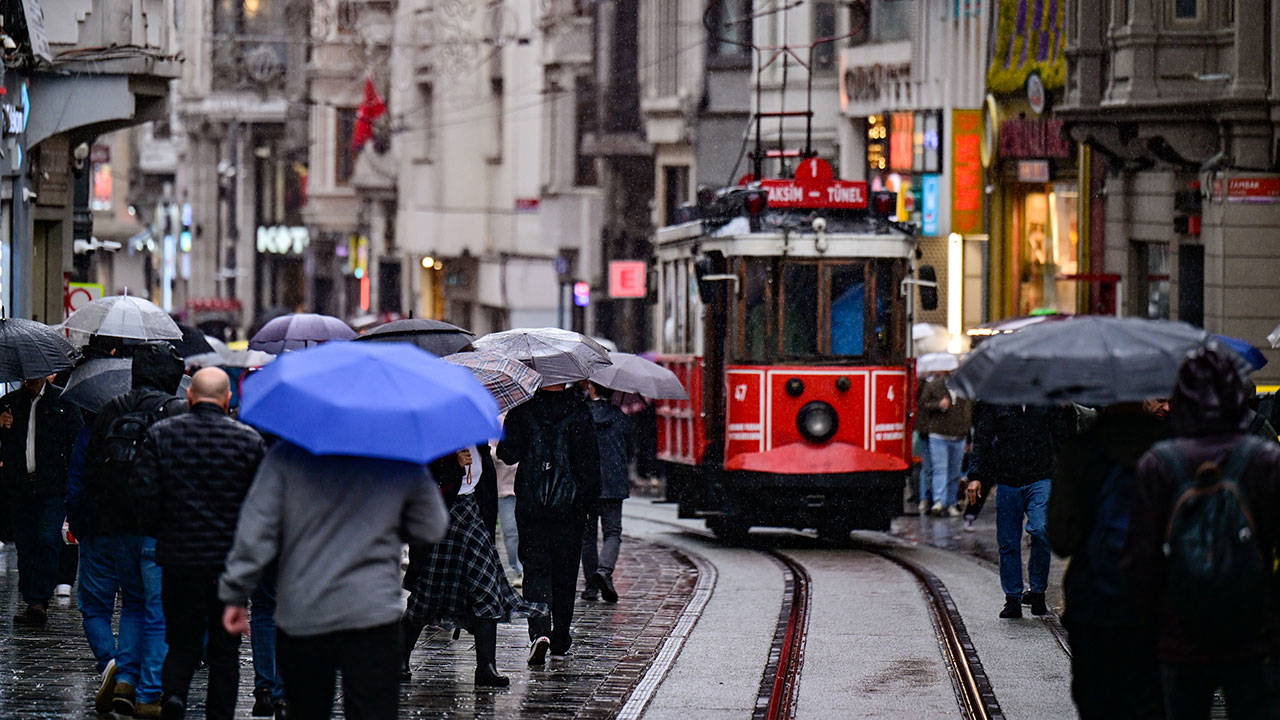 İstanbul'da Yağış Perşembe Günü Geri Dönüyor
