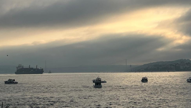 İstanbul'da Yoğun Sis Sabah Trafiğini Etkiledi