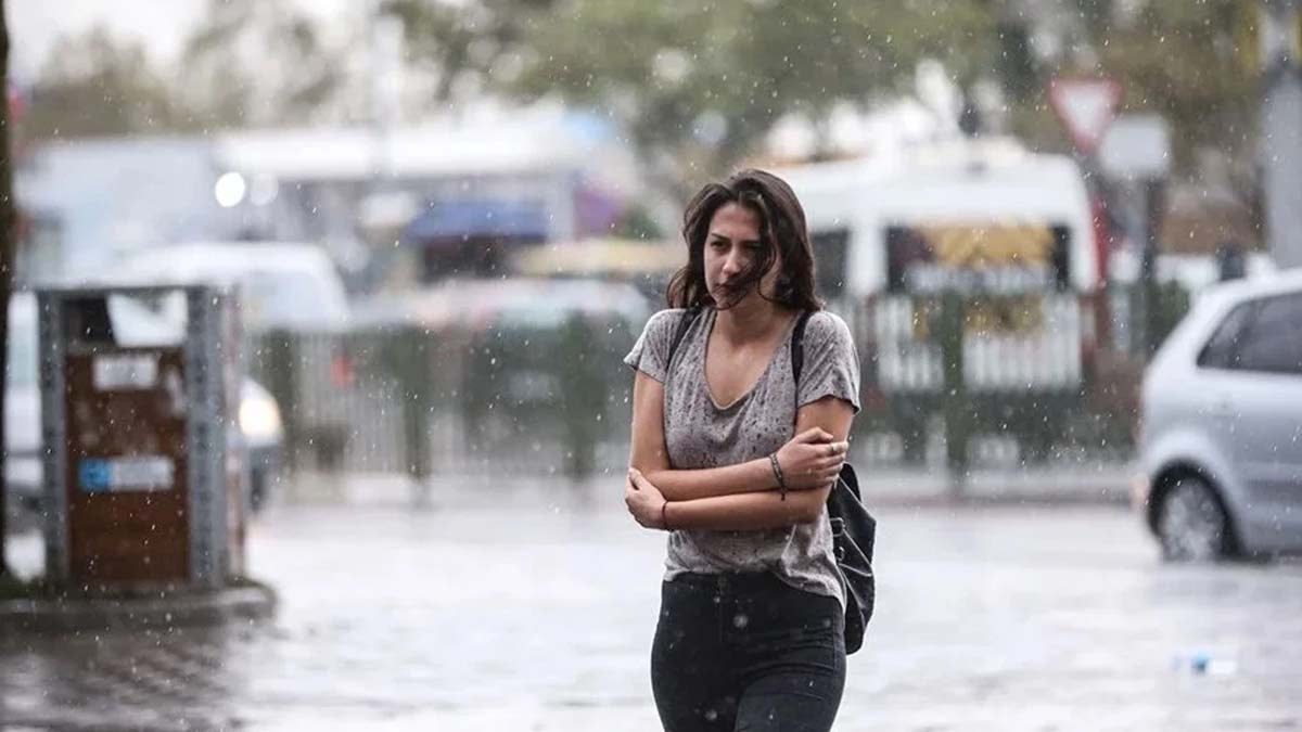 İstanbullular yeni haftaya şemsiyeyle başlıyor