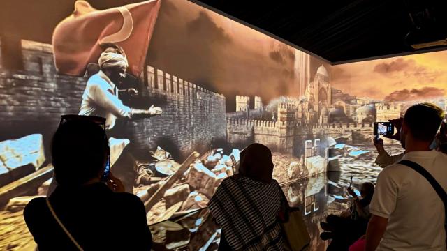 İstanbul'un Fethi Görsel Deneyim Çadırı Ziyaretçi Akınına Uğruyor