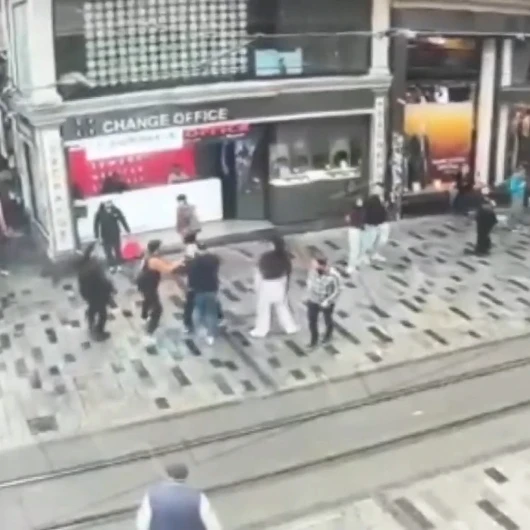 İstiklal Caddesi'nde Kapkaç Paniği: Polis Anında Müdahale Etti