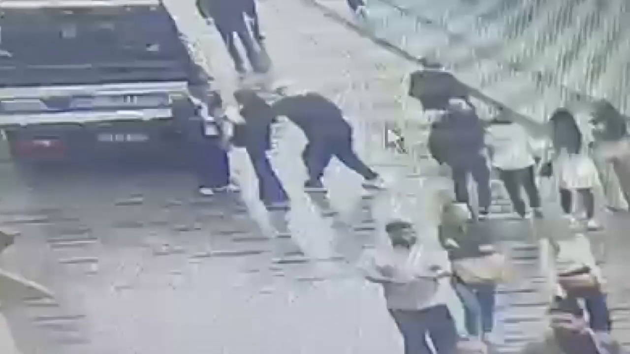 İstiklal'de telefon hırsızı suçüstü yakalandı