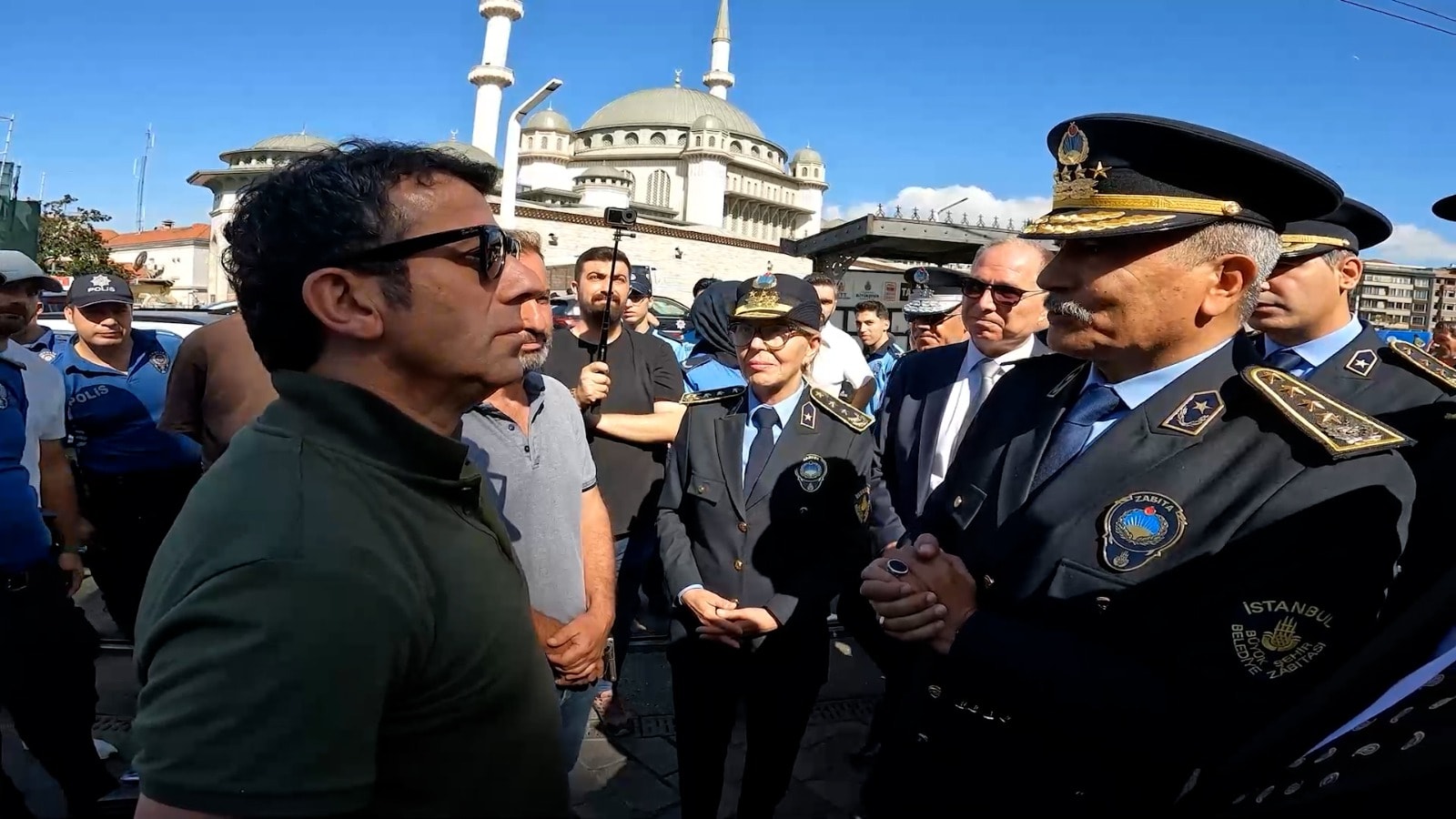 İstiklal'de Zabıta-Polis Gerilimi: İBB Töreni Sonrası Olaylı Dakikalar