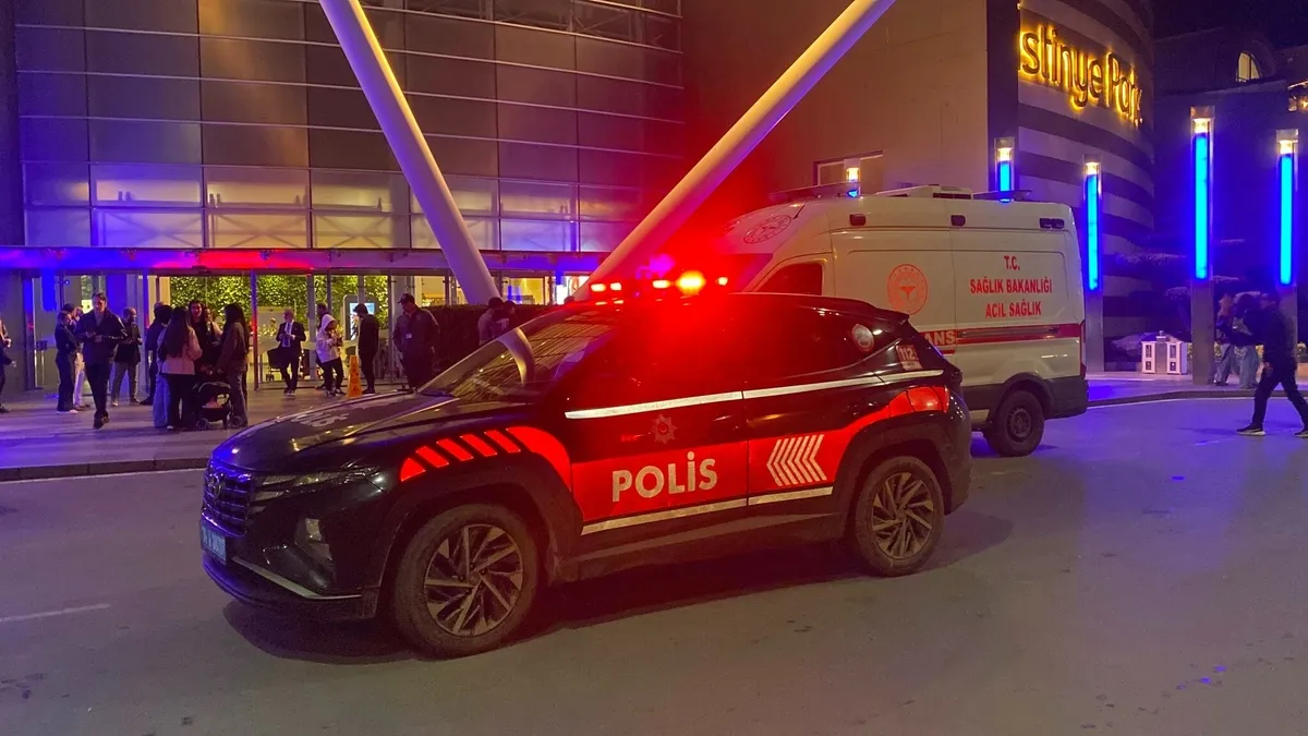İstinyePark AVM'de İsrail vatandaşı kadına protesto: AVM boşaltıldı