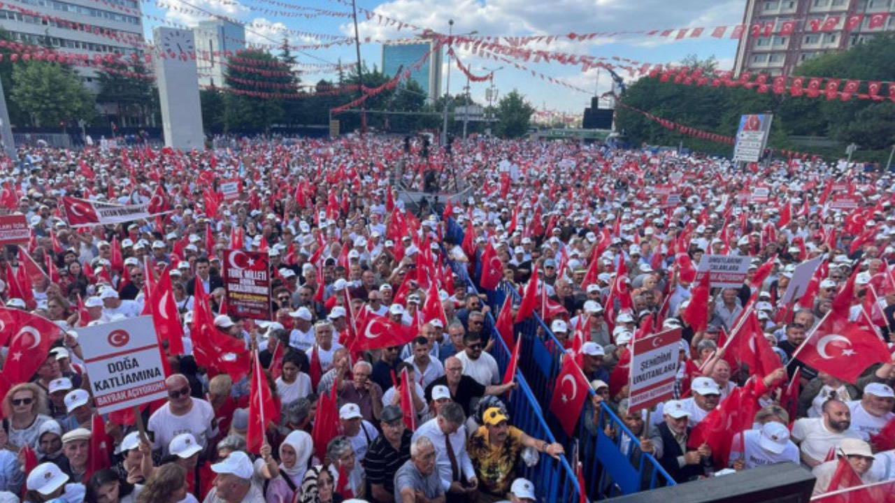 İYİ Parti'nin Bayrak Mitingi Ankara'da Başladı