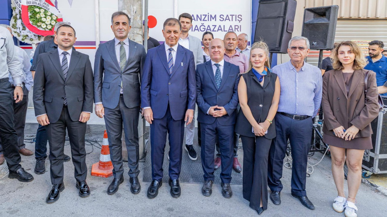 İZMAR 25. Mağazasını Buca Gediz'de Açtı