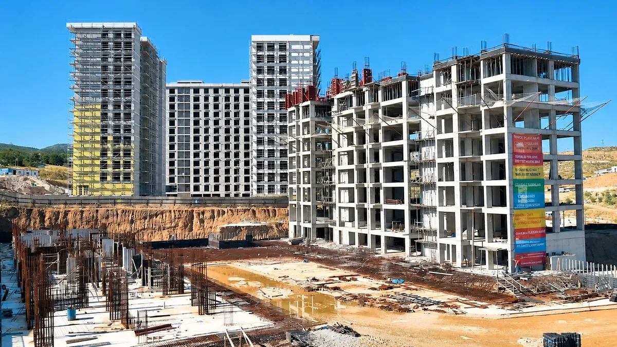 İzmir'de 1500 Kooperatif Mağduru Belediyeye İsyan Etti