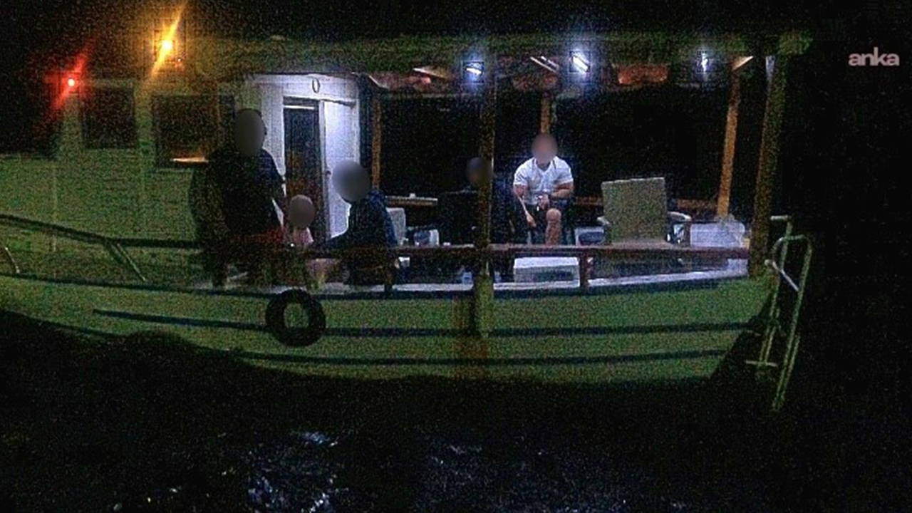İzmir'de 25 Kaçak Göçmen Yakalandı, Mahsur Kalan Balıkçılar Kurtarıldı