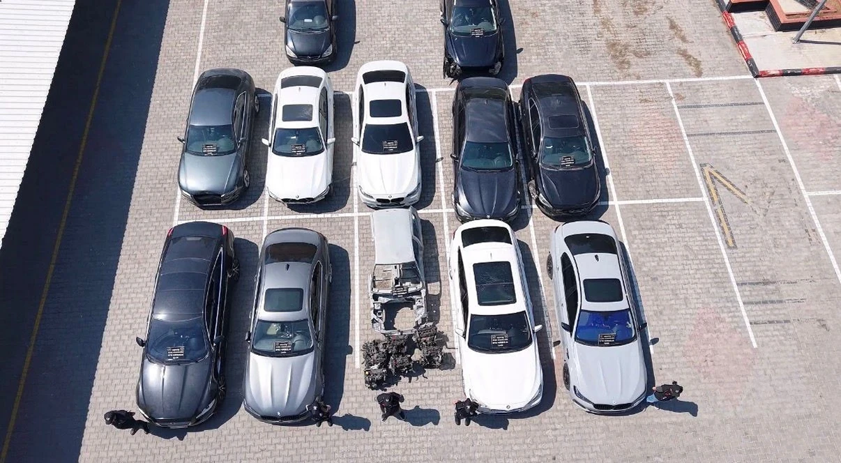 İzmir'de 30 milyon TL'lik vurgun: Lüks araçların kimlikleri çalındı