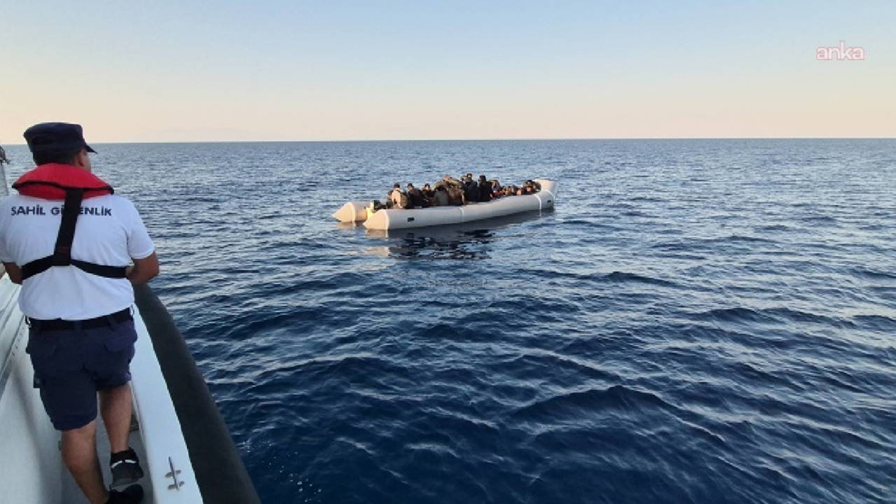 İzmir'de 69 Düzensiz Göçmen Yakalandı