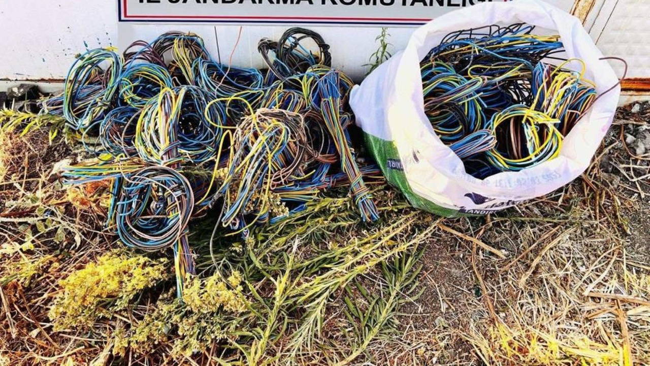 İzmir'de 700 Bin TL'lik Kablo Hırsızlığına Suçüstü