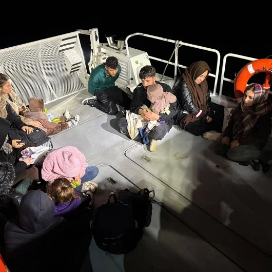 İzmir Açıklarında 13 Düzensiz Göçmen Yakalandı