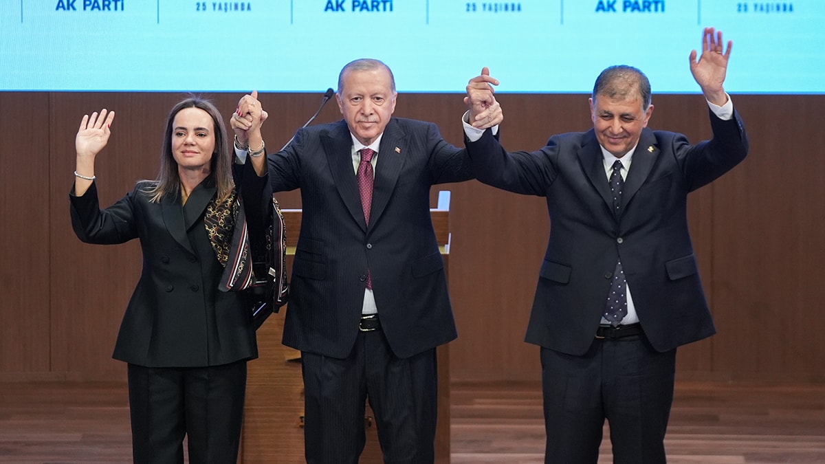 İzmir'in AKP'ye geçişi dünya basınında geniş yankı uyandırdı