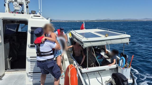 İzmir ve Aydın'da Rahatsızlanan 2 Kişi Sahil Güvenlikle Tahliye Edildi