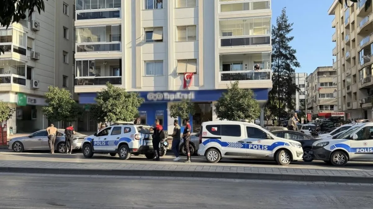 İzmir'de Banka Soygun Girişimi: 1 Çalışan Rehin Alındı