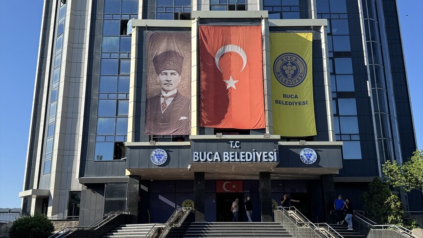 İzmir'de Buca Belediyesine yolsuzluk operasyonu: Başkan Duman ve 52 şüpheli gözaltında