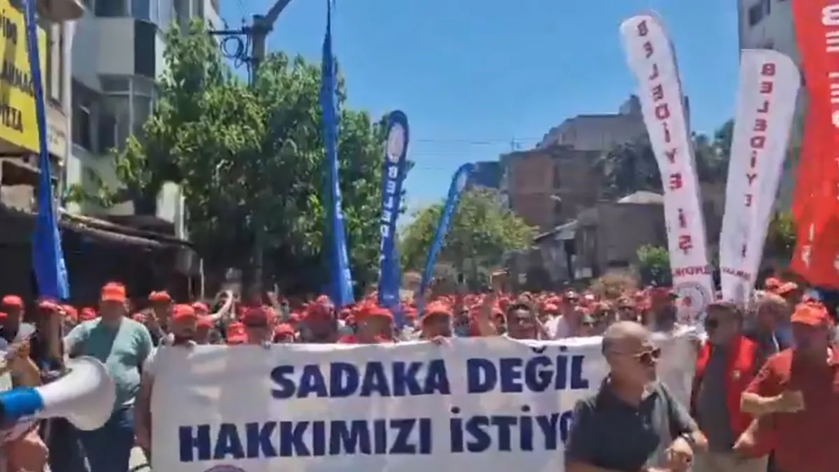 İzmir Büyükşehir Belediyesi işçileri iş bıraktı: Hakkımızı istiyoruz