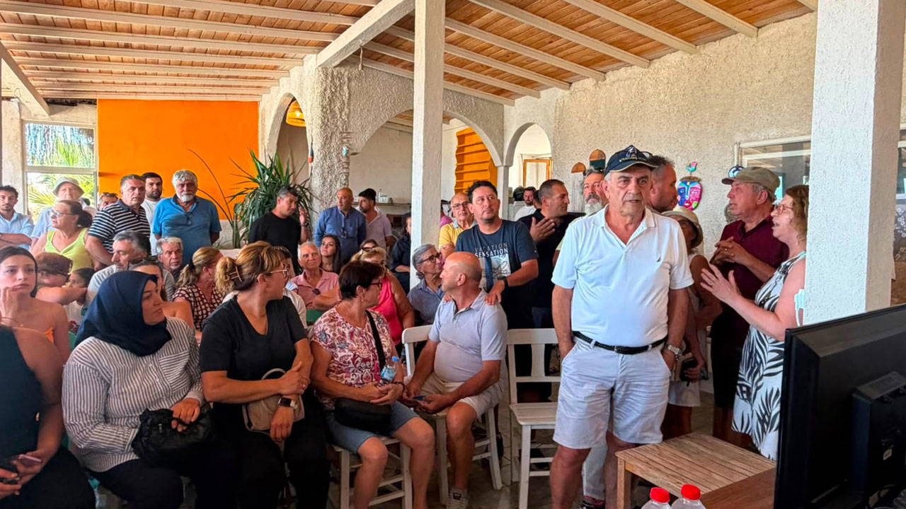 İzmir Çeşme'de ÇED Toplantısı Halkın Tepkisiyle Yapılamadı