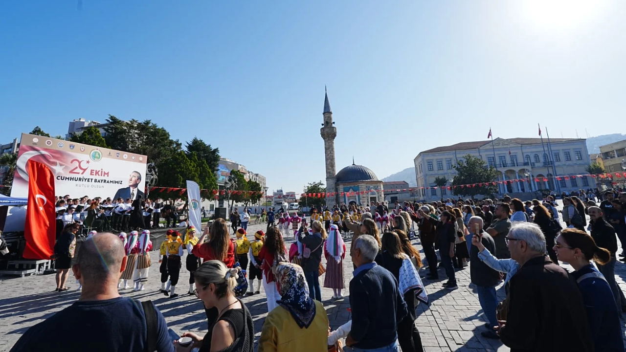 İzmir'de Cumhuriyet Coşkusu: 103 Yıla 103 Eser