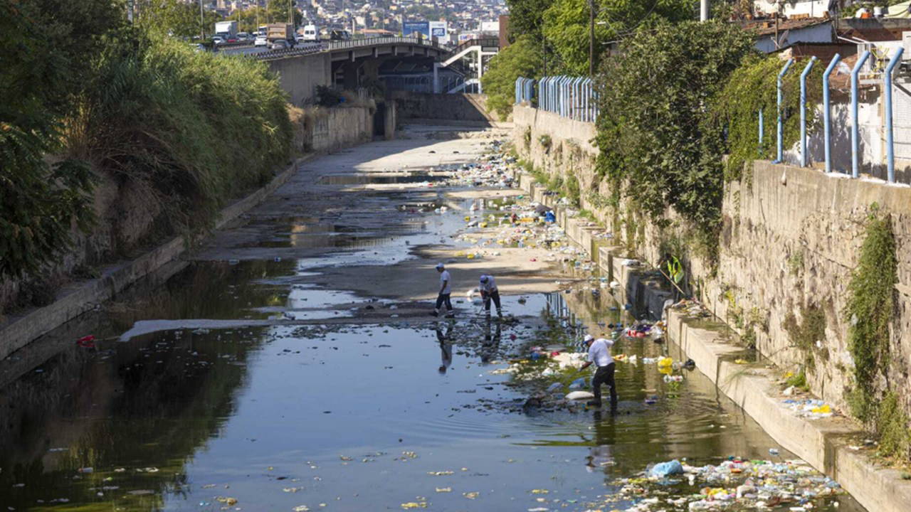 İzmir'de Dere Temizliği: 88 Dereden 233 Bin Ton Atık Çıkarıldı