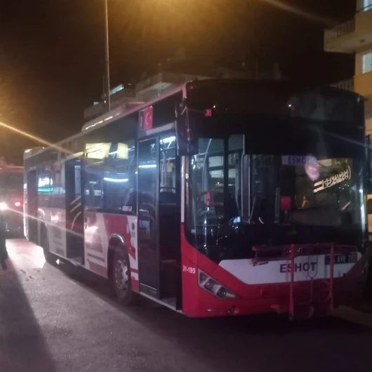 İzmir'de Seyir Halindeki ESHOT Otobüsünde Yangın Panik Yarattı