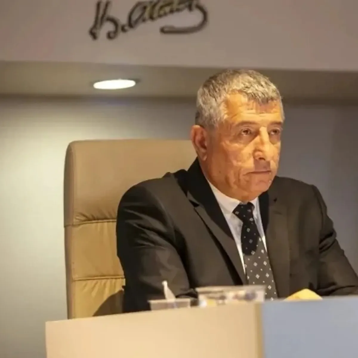İzmir Güzelbahçe Belediyesi'ne Rüşvet Operasyonu: Başkan Günay Gözaltında