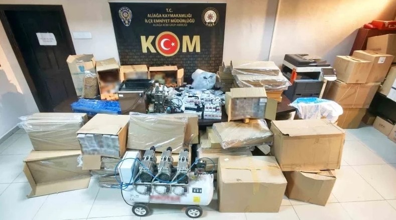 İzmir'de Kaçakçılık Operasyonu: 412 Bin Dolu Makaron Ele Geçirildi