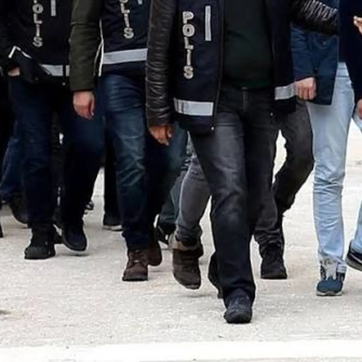 İzmir merkezli kaçakçılık operasyonunda 7 şüpheli tutuklandı