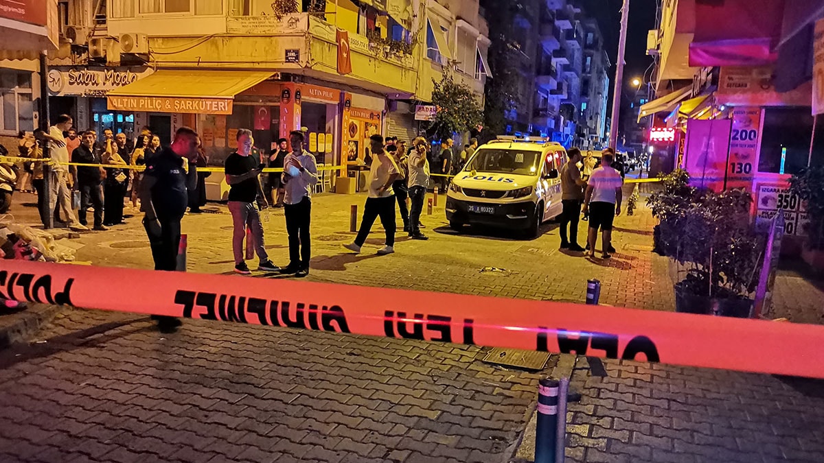 İzmir Karşıyaka'da Silahlı Kavga: 5 Yaralı