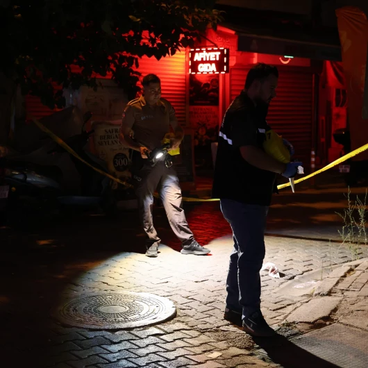 İzmir Karşıyaka'da Silahlı Kavga: 5 Yaralı, 3 Gözaltı