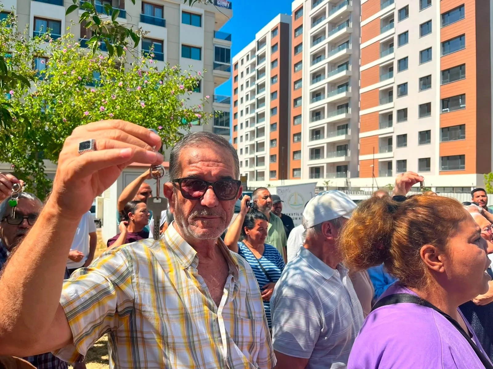 İzmir'de kentsel dönüşüm mağdurları anahtarlı eylem yaptı