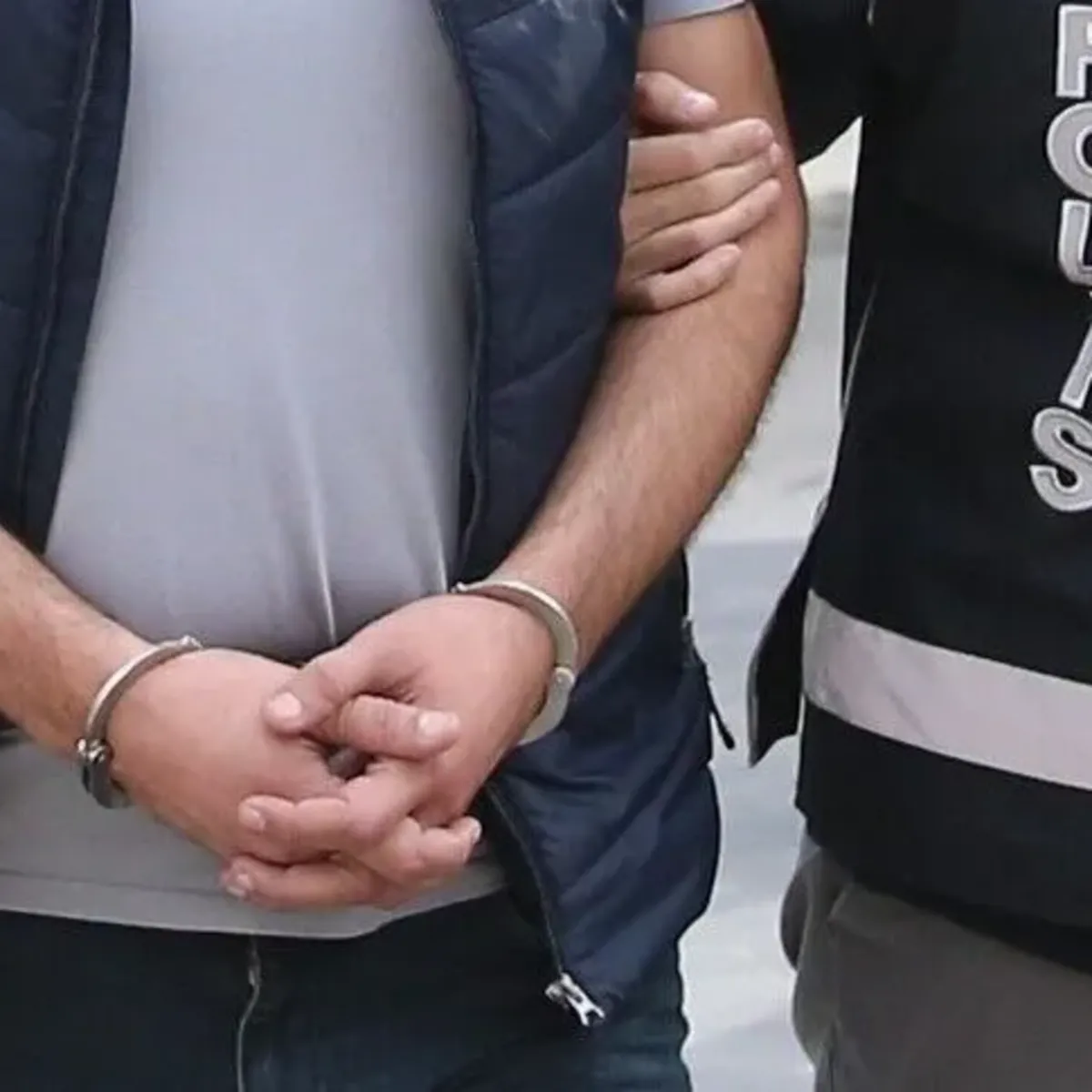 İzmir Kiraz'da Drone Destekli Uyuşturucu Operasyonu: 13,4 Kilo Esrar Ele Geçirildi
