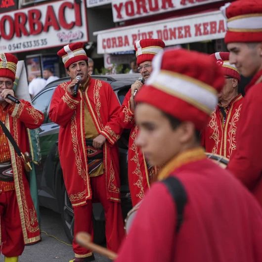 İzmir Konak'ta 500 Kişi AK Parti Saflarına Katıldı