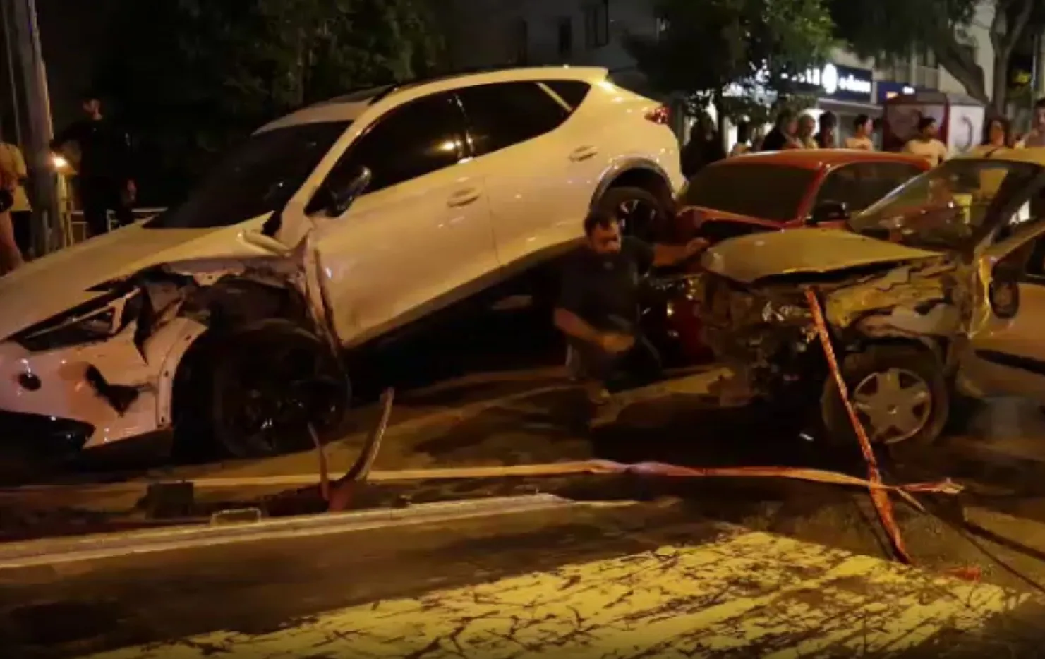 Direksiyon Başında Kalp Krizi: Park Halindeki İki Araca Çarptı, 1 Ölü