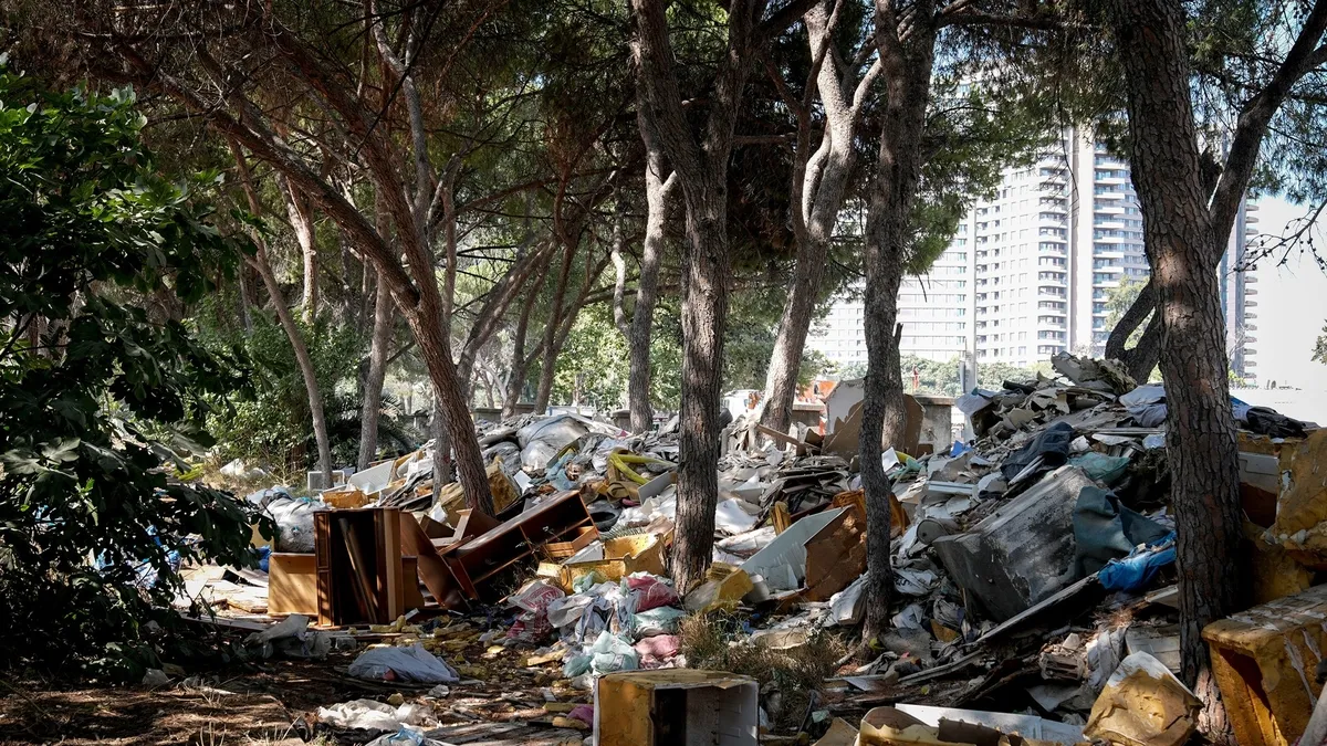 İzmir'de lüks rezidansların yanı başında çöplük: Umurbey'de isyan