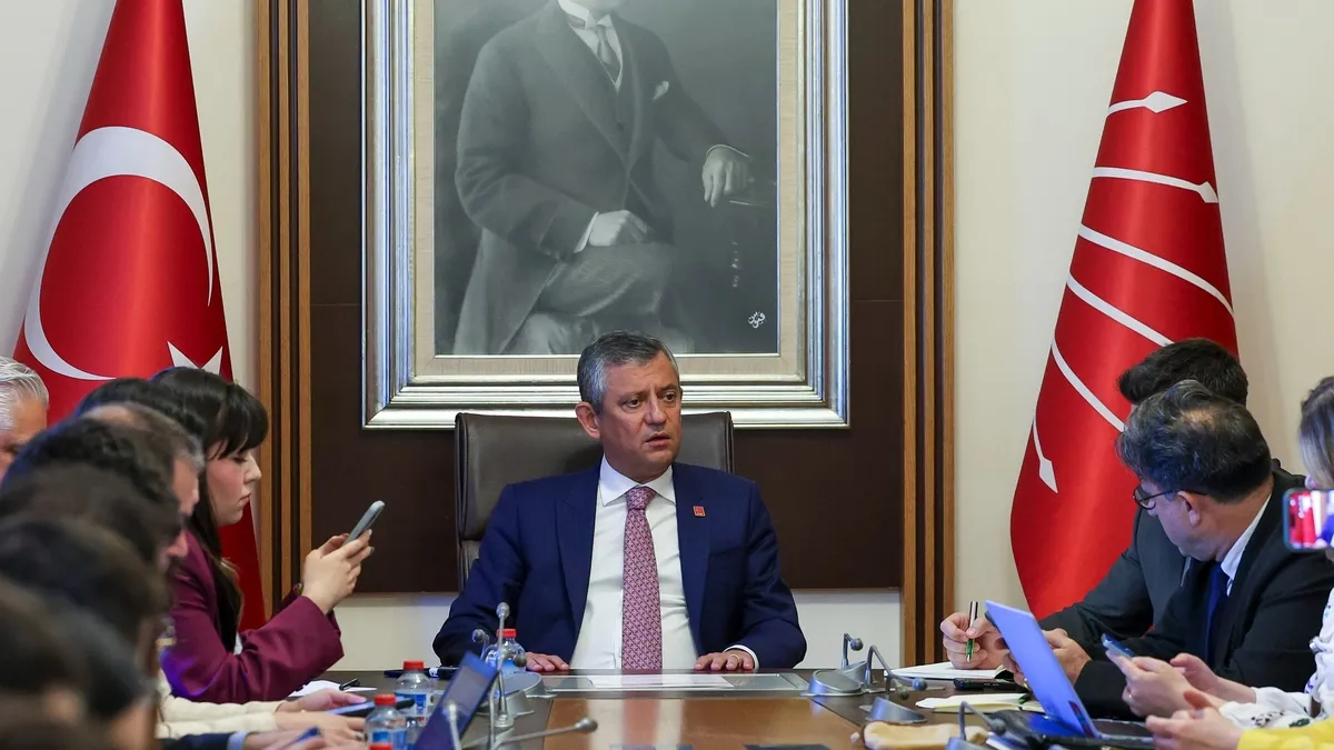 İzmir kooperatif mağdurlarından CHP'li Özel'e sert tepki: Yolsuzluklar diz boyu