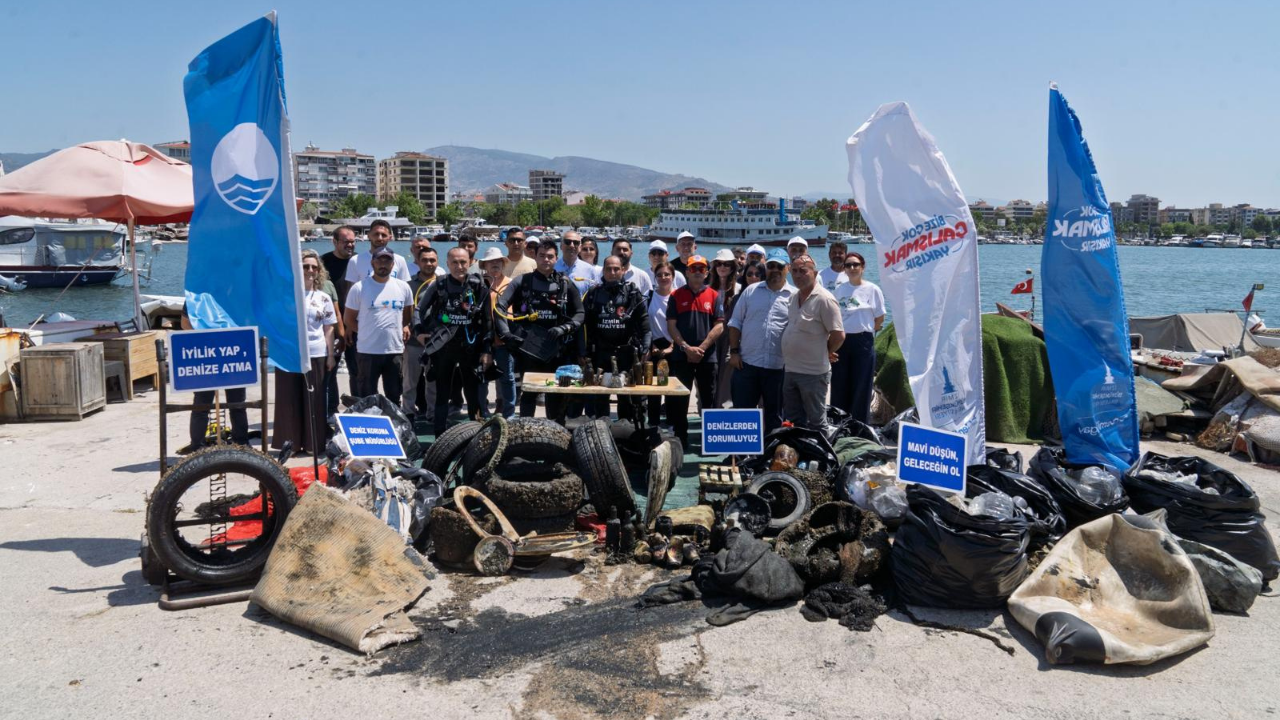 İzmir Körfezi'nden çıkan lastik, klozet kapağı şaşırttı