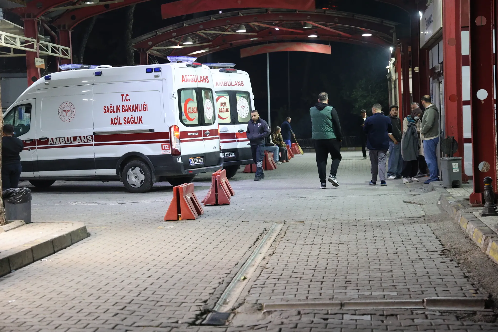 İzmir'de Laf Atma Kavgası: Kulağını Isırıp Kopardı