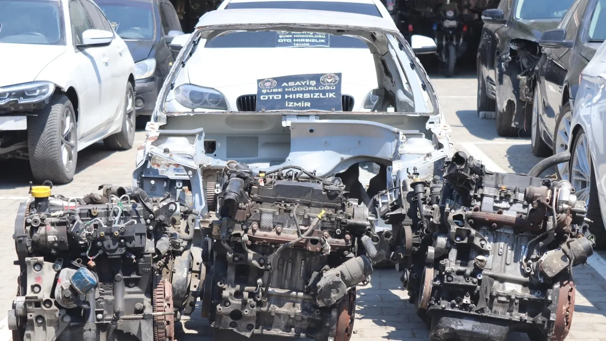 İzmir’de lüks araç şebekesine operasyon: 8 gözaltı, 30 milyon TL vurgun